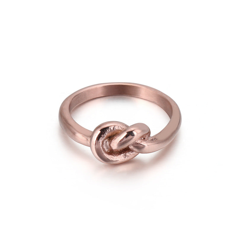 Elegant Interlocking Knot Ring – Minimal Statement Band